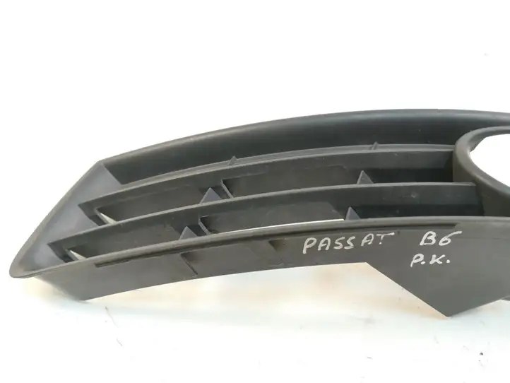 Volkswagen PASSAT B6 (2005 - 2010) 3C0853665A Решетка противотуманной фары — фото 3