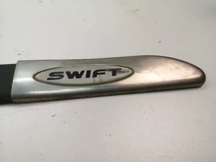 Suzuki Swift (2004 - 2010) Молдинг передней двери — фото 5