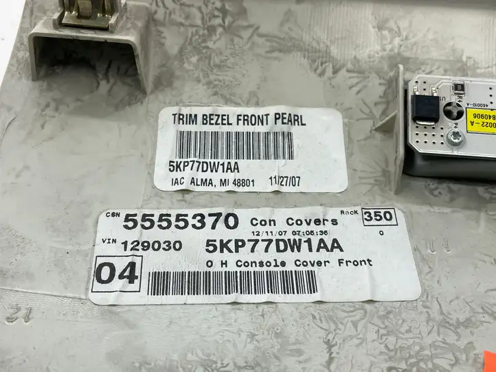 Chrysler Grand Voyager V (2007 - 2010) 5KP77DW1AA Отделка консоли освещения — фото 6