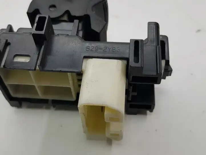 Toyota Yaris (2005 - 2009) 8292Y83 Блок кнопок стеклоподъемников — фото 3