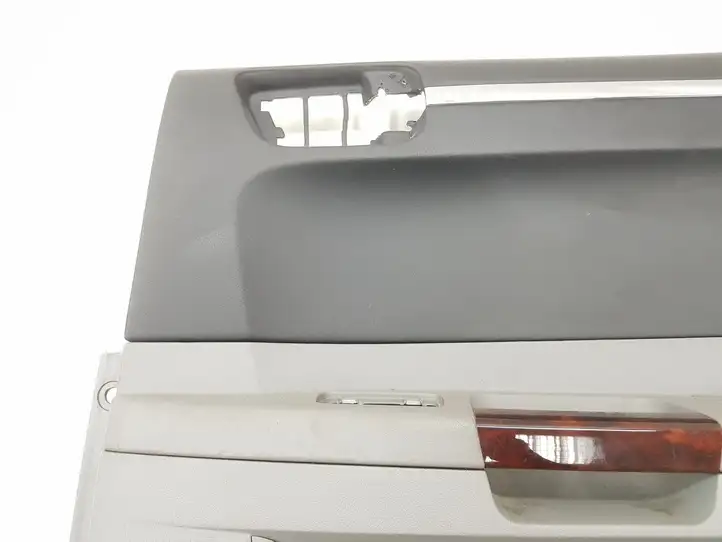 Chrysler 300 - 300C (2005 - 2011) OUU081DBAH Обшивка задней двери — фото 3