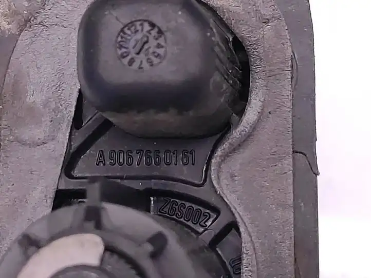 Mercedes-Benz Sprinter W906 (2006 - 2018)  A9067660161 Петля замка раздвижной двери