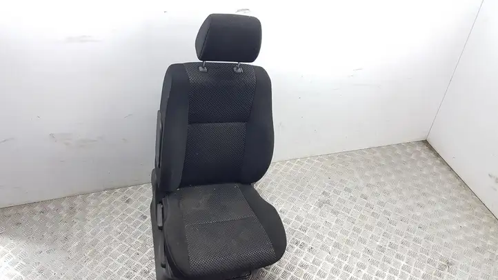 Suzuki Grand Vitara II (2005 - 2008) Переднее сиденье водителя — фото 1