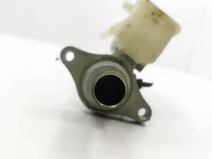 Toyota Yaris (2005 - 2009) 03350887551 Главный тормозной цилиндр — фото 3