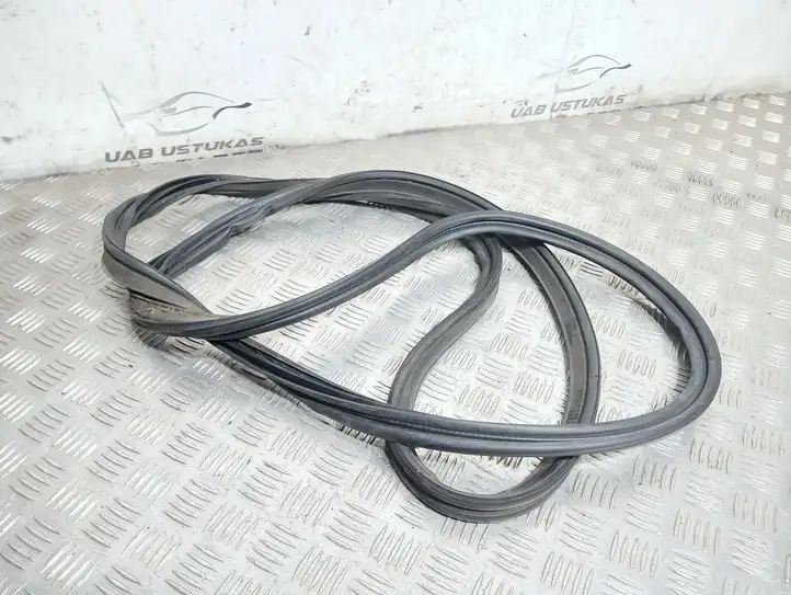 Nissan Qashqai (2006 - 2010) Уплотнитель багажной двери (кузов) — фото 1