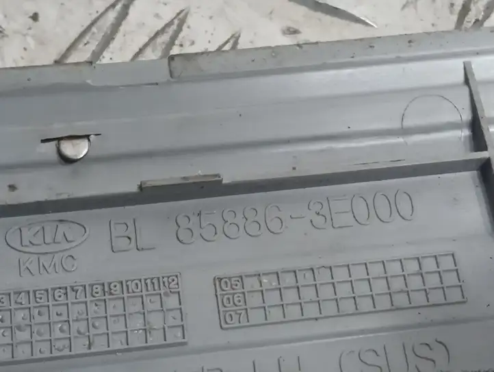 Kia Sorento (2002 - 2006) 858863E000 Внутренняя отделка переднего порога — фото 3