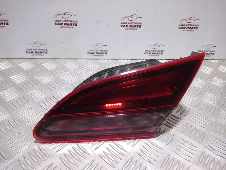 Opel Astra J (2009 - 2012) 13281269 Задний фонарь в крышке багажника — фото 1