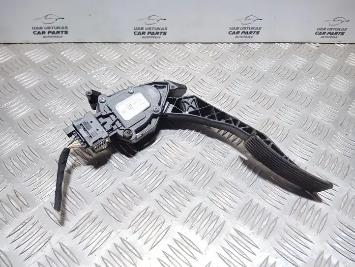 Opel Astra J (2009 - 2012) 13252704 Педаль акселератора — фото 1