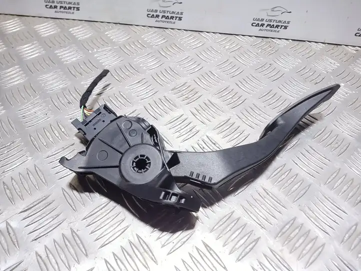 Opel Astra J (2009 - 2012) 13252704 Педаль акселератора — фото 3