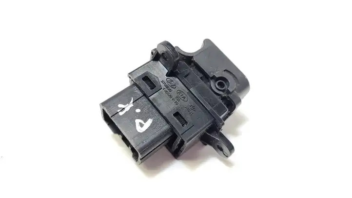 Kia Soul (2008 - 2011) 4865201110 Кнопка стеклоподъемников — фото 4