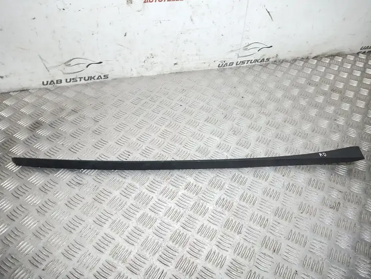 Opel Astra J (2009 - 2012) 13308941 Накладка стоек лобового стекла — фото 1
