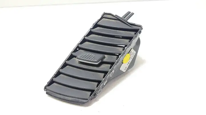 Opel Zafira B (2003 - 2006) 13145264 Центральный воздушный дефлектор — фото 2