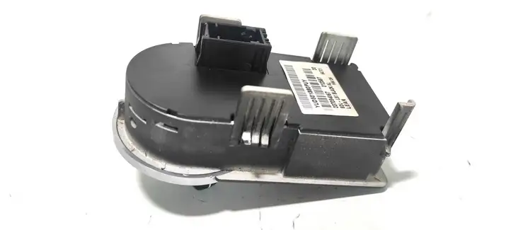 Land Rover Range Rover L322 (2005 - 2009) YUD501380PUY Включатель фонарей — фото 4