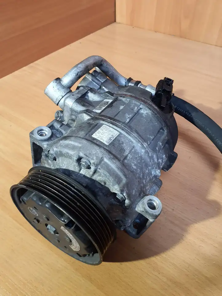 Volkswagen Golf V (2003 - 2009) 1K0820803J Компрессор (насос) кондиционера воздуха — фото 2