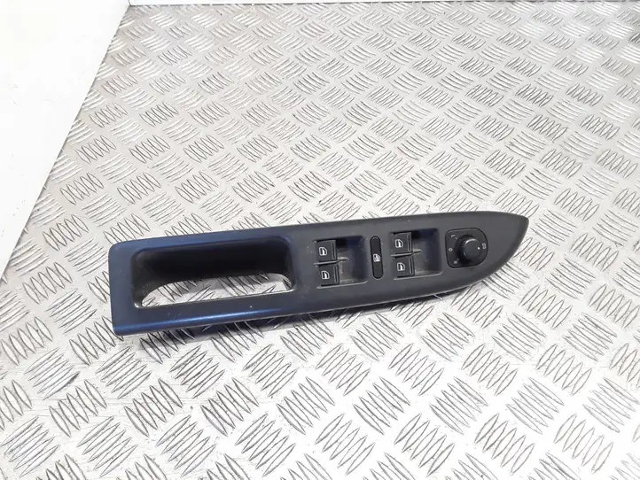 Volkswagen Golf Plus (2004 - 2008) 5M1867371C Кнопка стеклоподъемников — фото 1