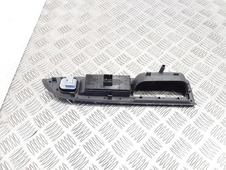 Volkswagen Golf Plus (2004 - 2008) 5M1867371C Кнопка стеклоподъемников — фото 2