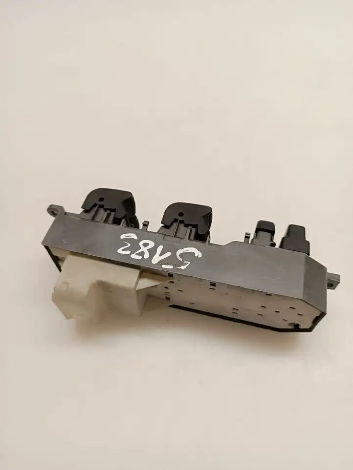 Toyota Yaris (2012 - 2014) 192835 Блок кнопок стеклоподъемников — фото 2