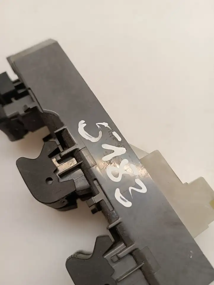 Toyota Yaris (2012 - 2014) 192835 Блок кнопок стеклоподъемников — фото 4