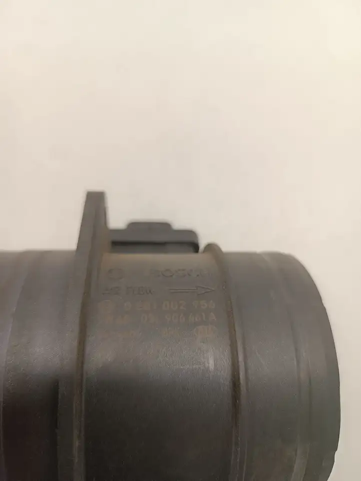 Audi A3/S3 8P (2008 - 2013) 03L906461A Датчик массового расхода воздуха — фото 4