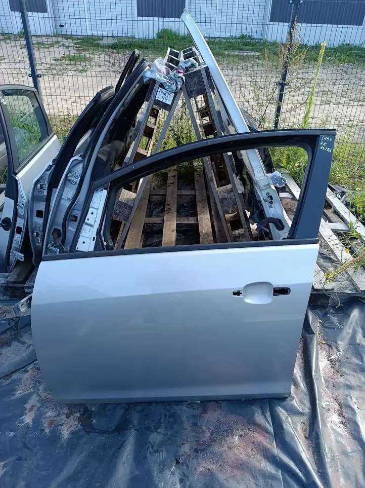 Opel Astra J (2009 - 2012) Дверь — фото 1