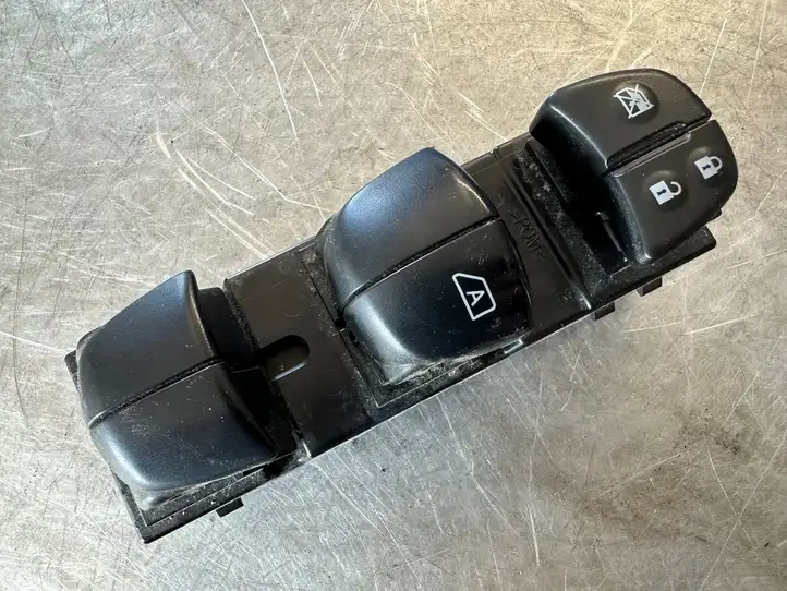 Nissan Juke I F15 (2010 - 2018) 254011KK0A Блок кнопок стеклоподъемников — фото 1