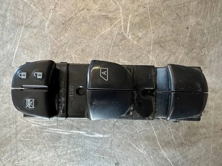 Nissan Juke I F15 (2010 - 2018) 254011KK0A Блок кнопок стеклоподъемников — фото 2