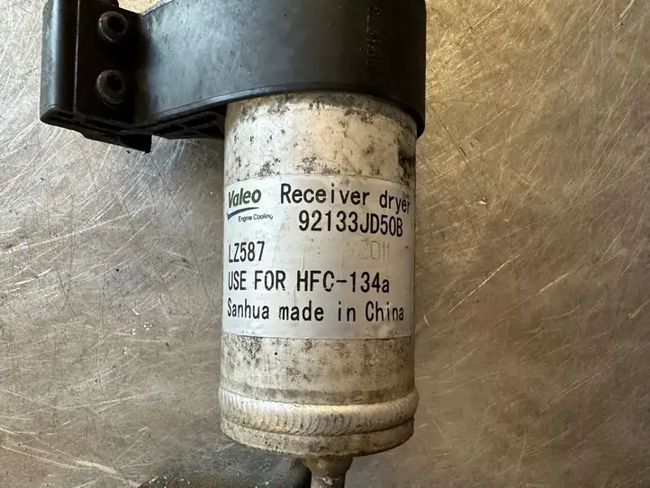 Nissan Qashqai (2010 - 2013) 92133JD50B Осушитель кондиционера — фото 2
