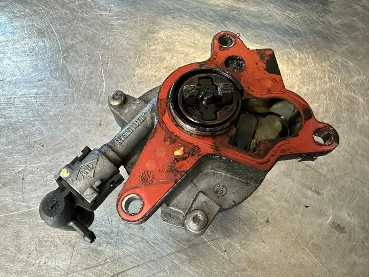Renault Koleos I (2008 - 2016) 8200796080 Вакуумный насос — фото 4