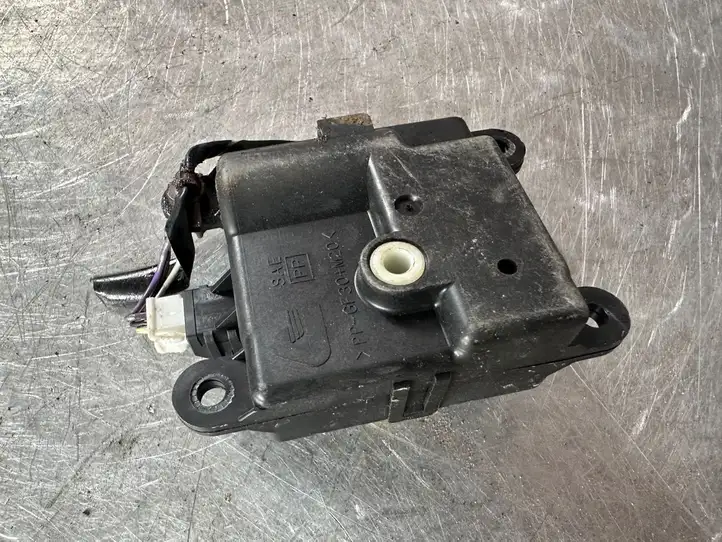 Nissan Qashqai (2010 - 2013) 3K01030840 Двигатель задвижки потока воздуха — фото 1
