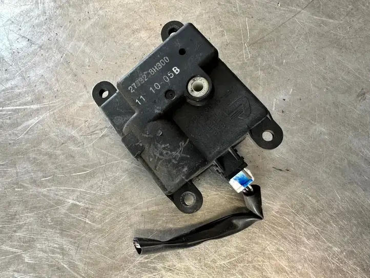 Nissan Qashqai (2010 - 2013) 277328H300 Двигатель задвижки потока воздуха — фото 1