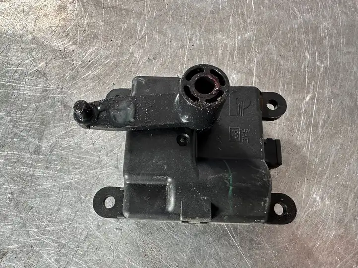 Nissan Qashqai (2010 - 2013) 2774300A01 Двигатель задвижки потока воздуха — фото 1