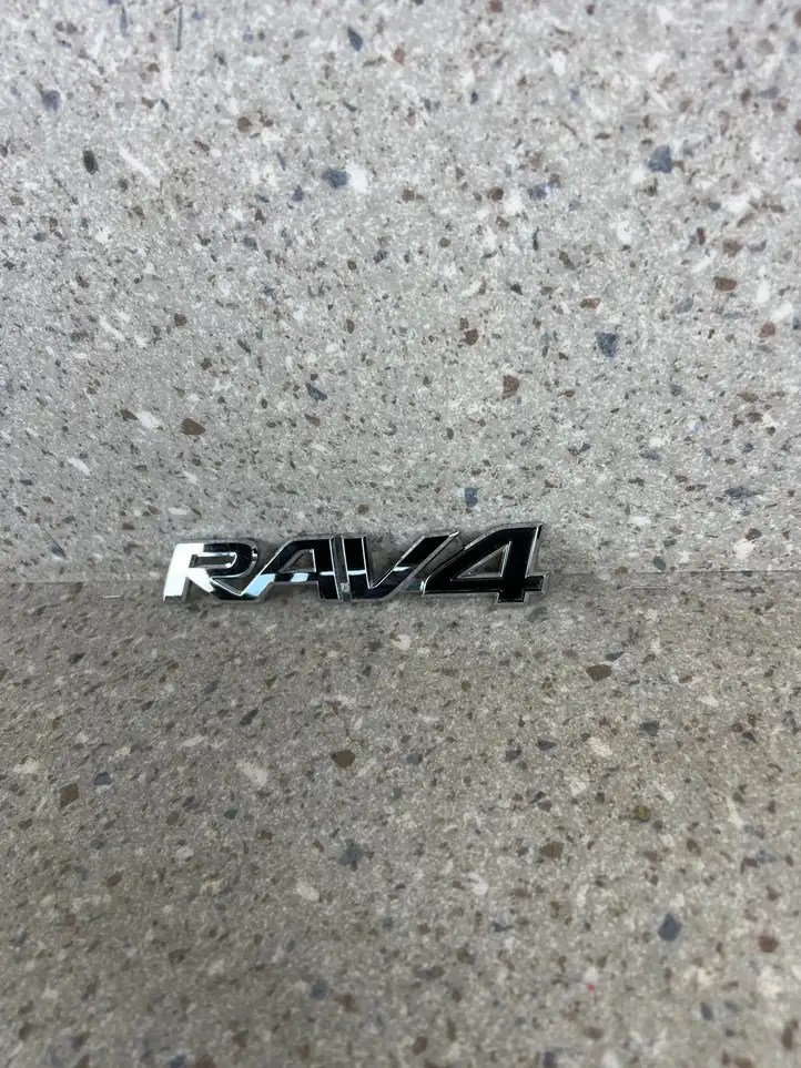 Toyota RAV 4 (XA40) (2012 - 2018) 7543142160 Эмблема модели — фото 3