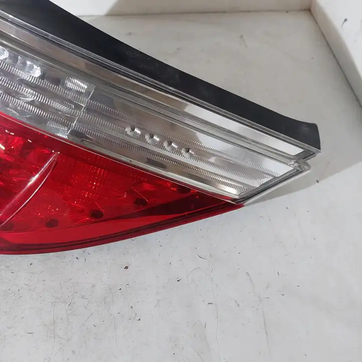 BMW 5 E60 E61 (2004 - 2010) 19528502 Задний фонарь в кузове — фото 1