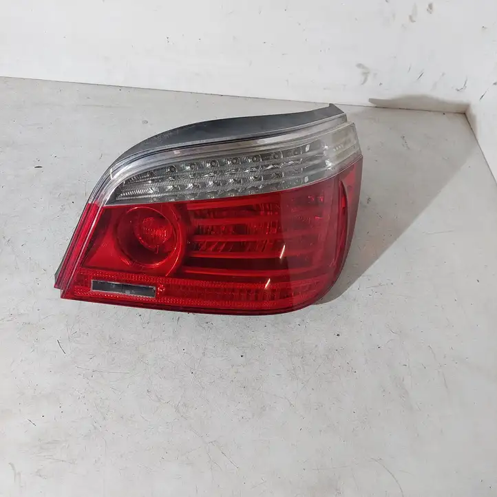 BMW 5 E60 E61 (2004 - 2010) 19528502 Задний фонарь в кузове — фото 2