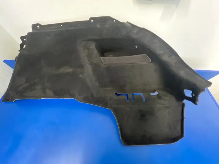 Tesla Model S (2021 - ) Прочая отделка багажника — фото 1