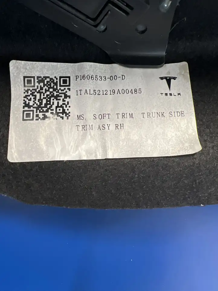Tesla Model S (2021 - ) Прочая отделка багажника — фото 3