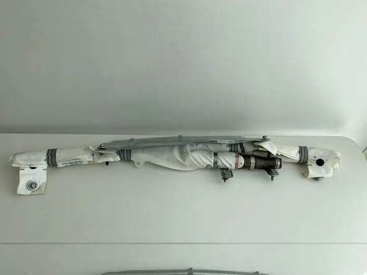 Tesla Model X (2015 - 2021) Боковая подушка безопасности шторка — фото 2