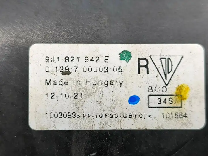 Porsche Taycan 9J1 (2019 - ) 9J1821942E Другая часть кузова — фото 9
