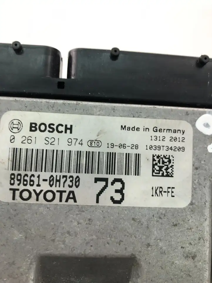 Toyota Auris 150 (2006 - 2012) 896610H730 Блок управления двигателем (ECU) — фото 4