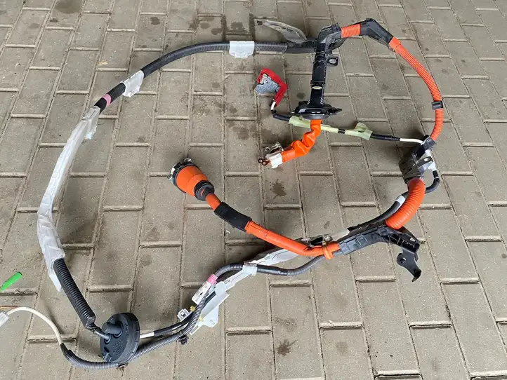 Toyota Prius+ (ZVW40) (2011 - 2018) 8216447161 Плюсовой провод аккумулятора — фото 5