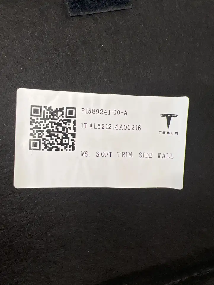 Tesla Model S (2021 - ) Прочая отделка багажника — фото 3