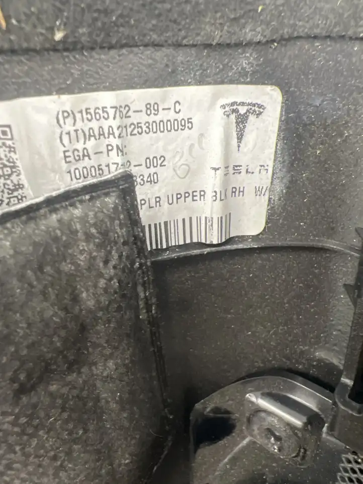 Tesla Model S (2021 - ) Передняя боковая обшивка салона — фото 2