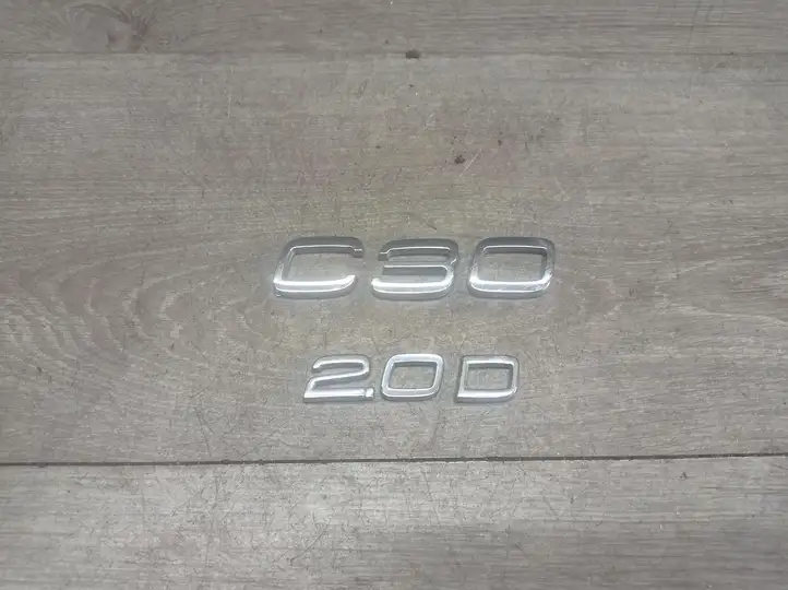 Volvo C30 (2007 - 2010) Эмблема модели — фото 3