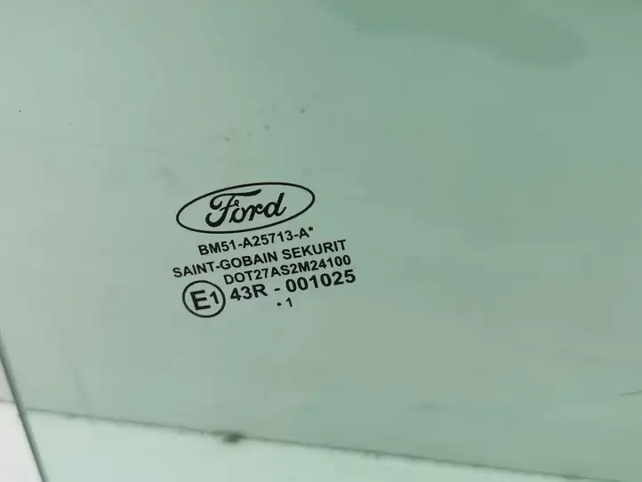 Ford Focus (2011 - 2015) BM51A25713A Стекло задней двери — фото 2