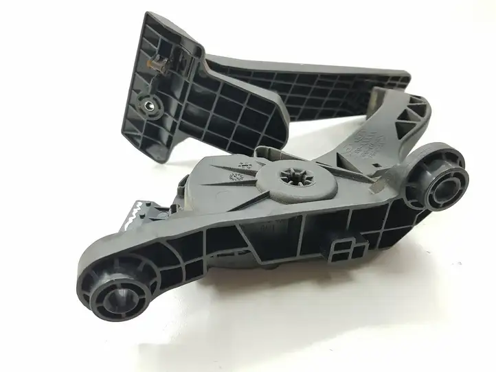 Hyundai i30 (2012 - 2015) 32700XXXXX Педаль акселератора — фото 5