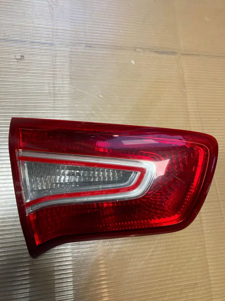 Hyundai ix35 (2009 - 2013) 924053W0 Задний фонарь в крышке багажника — фото 1