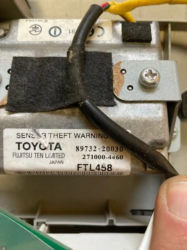 Toyota Avensis T270 (2009 - 2012) 8973220030 Передняя подсветка — фото 2