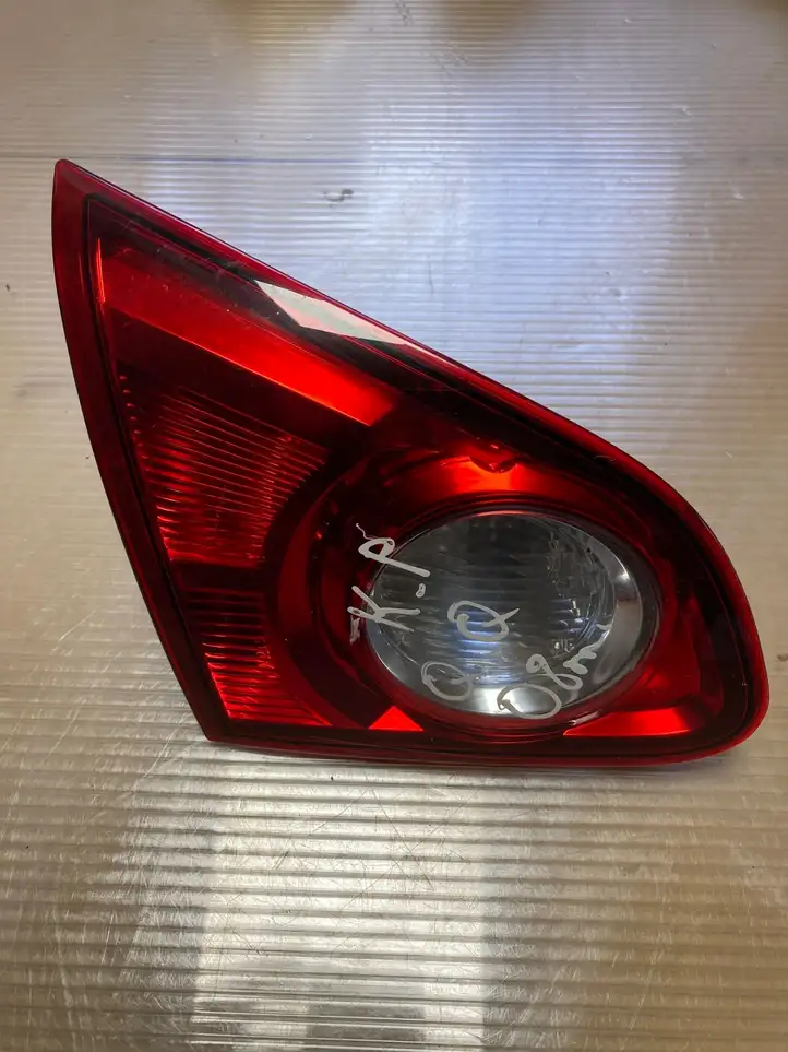 Nissan Qashqai (2006 - 2010) 26555JD800 Задний фонарь в крышке багажника — фото 1