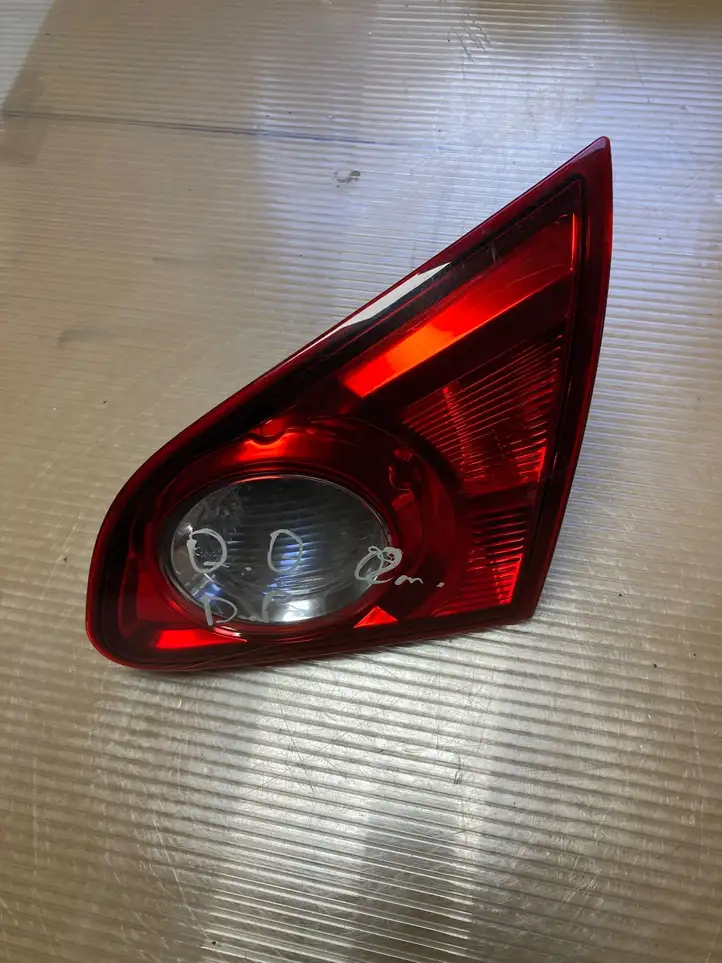 Nissan Qashqai (2006 - 2010) 26550JD800 Задний фонарь в крышке багажника — фото 1