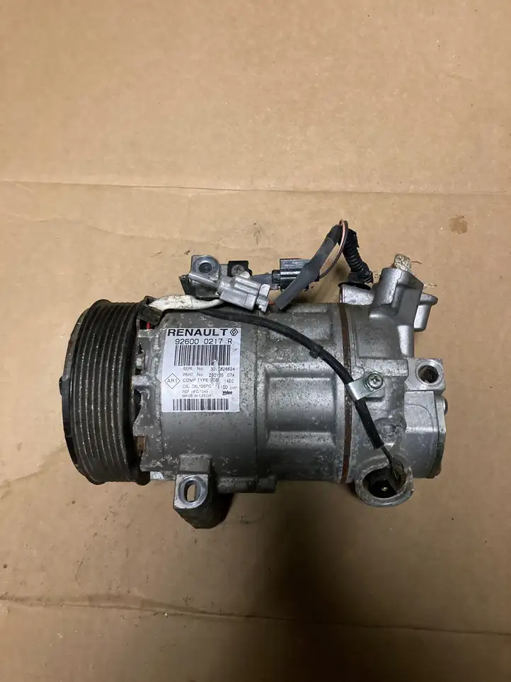 Renault Captur (2013 - 2020) 926000217R Компрессор (насос) кондиционера воздуха — фото 1
